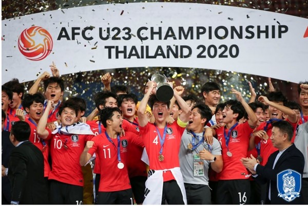 김학범감독이 이끄는 한국 축구U-23 남자대표팀이  2020 AFC U-23 챔피언십 첫 우승컵을 차지했다. [사진= 대한축구협회 제공]