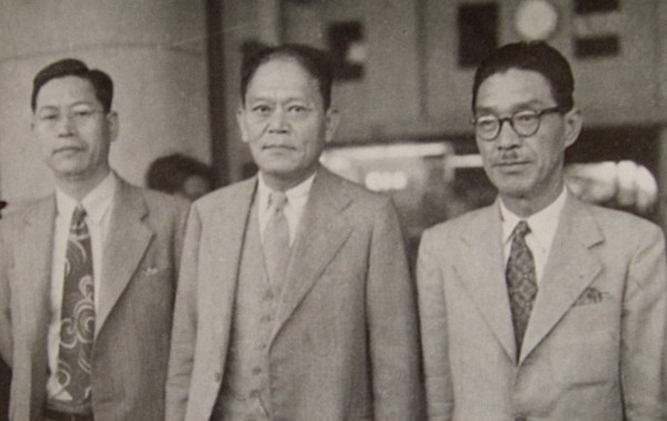 독립운동가 유석(維石) 조병옥 선생(가운데. 미군정시 경무부장)과 정일형(왼쪽), 김우평(오른쪽). 1948년 9월[사진=제주 4.3 평화재단 켑처]