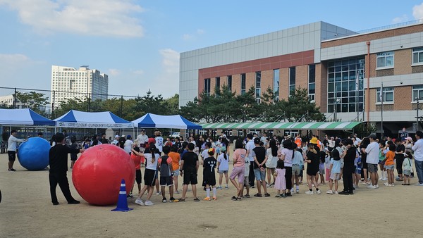 제1회 나성동 한마음 체육대회가 지난 9일 나성중학교 운동장에서 개최됐다. [사진=인장교 기자]jpg