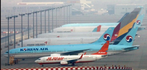 정부는 16일 산업 관계장관회의를 열어 대한항공의 아시아나 항공 인수 쪽으로 가닥을 잡았다[사진=뉴스1]]