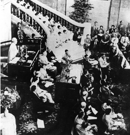 1948년 5월31일 제헌국회 개원식이 중앙청의 국회의사당에서 열리고 있다[사진=신수용 대기자 db]